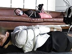 Две девојки hogtied