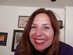Непослушен американски мајка играње со себе